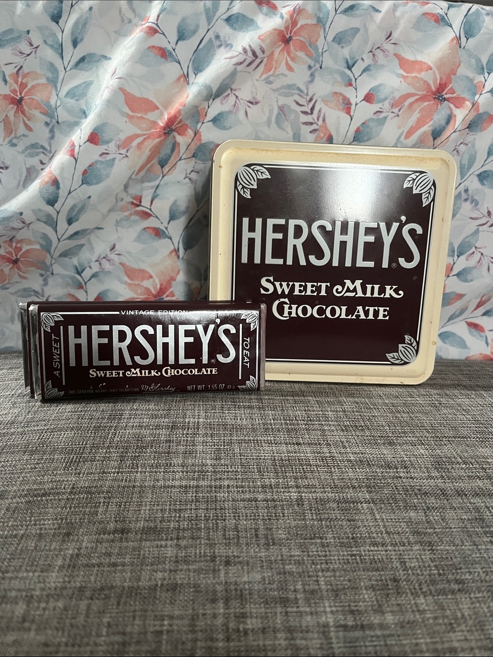 Sweet Milk Chocolate Decorative Tin and Bar Set - Brown